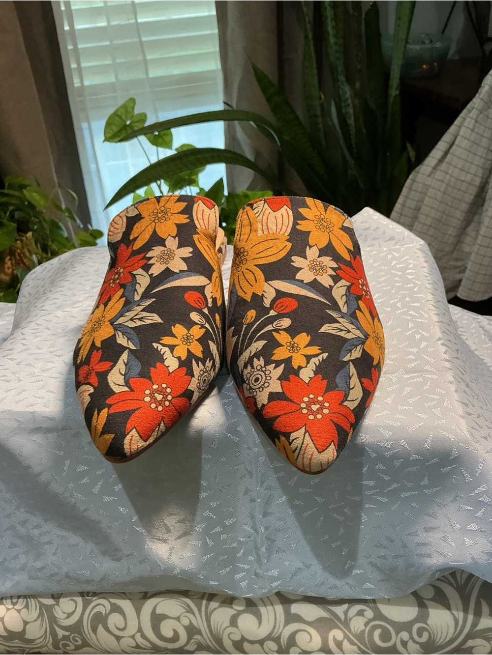 Women's Pointed Floral Slip-On Mules in Multi Floral